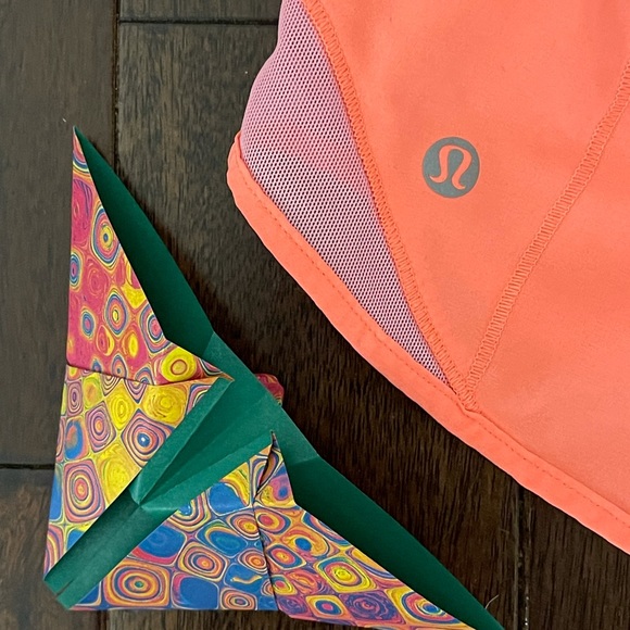 Lululemon hotty hot coral shorts 6 - Picture 3 of 4